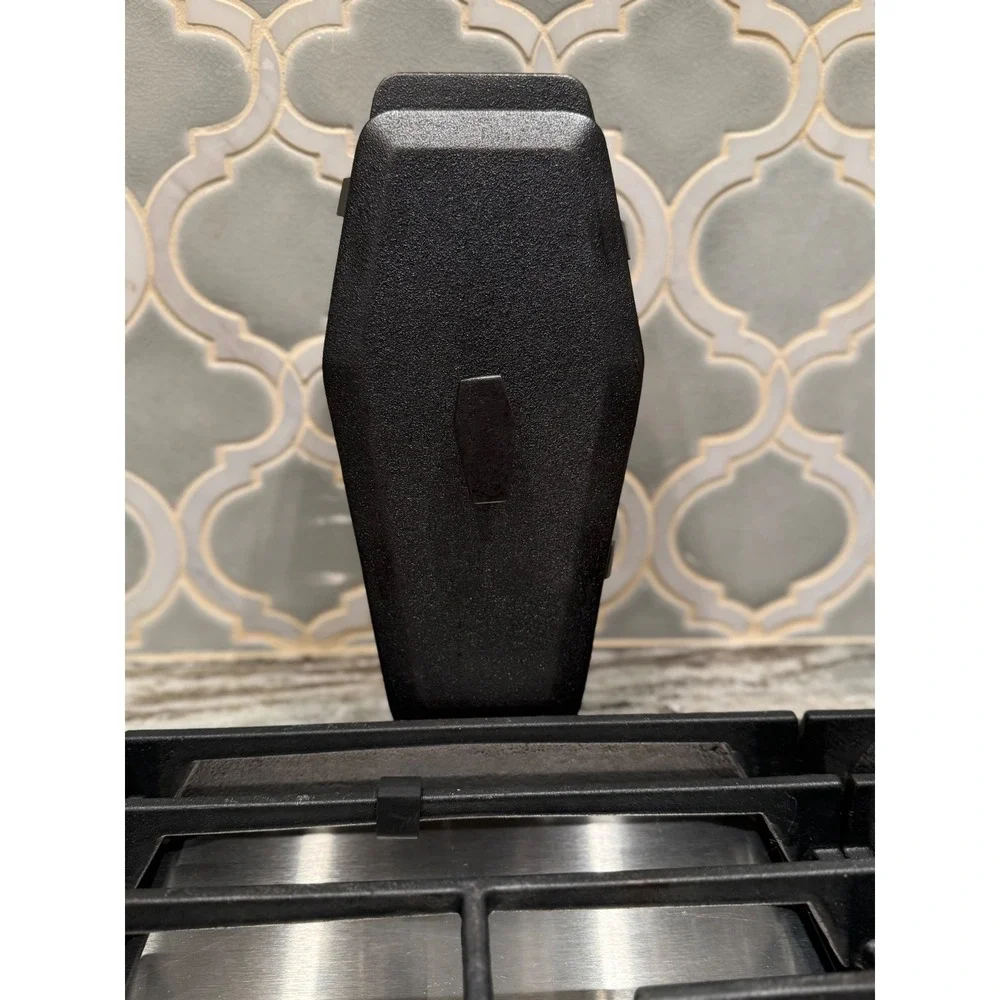 Smith & Clark Ironworks Skeleton Coffin Cast Iron Loaf Pan Halloween Baking‎